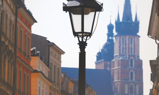 Ragam Tiang Lampu Unik