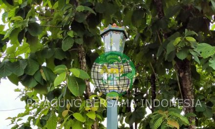 Mempercantik Taman dengan tiang Lampu Dekoratif